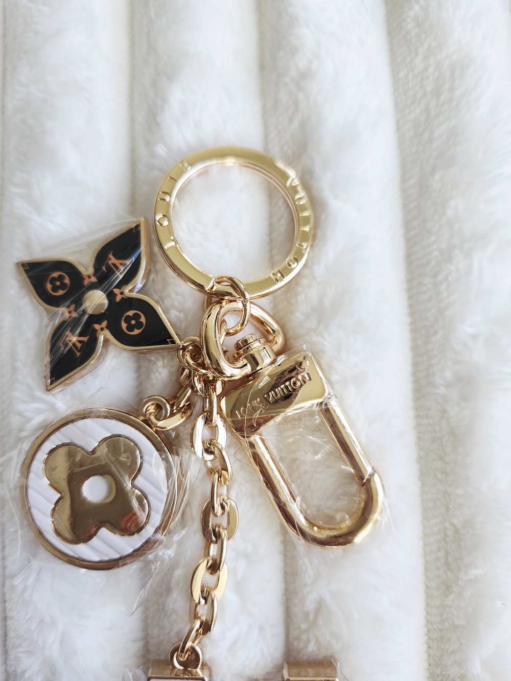 Louis Vuitton Fleur de Monogram Bag Charm Keychain Pink LV NWT - Picture 2 of 5